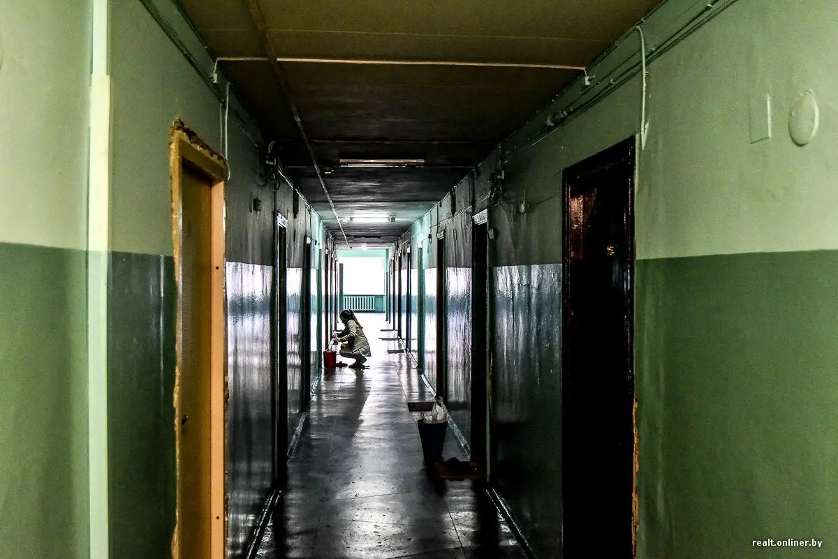 Жизнь с каналами в телеге это как длинный коридор в общаге или панельке.. и каждый канал это как персональная комнатка с автором, который сидит и что-то свое бурчит | Сетка — социальная сеть от hh.ru