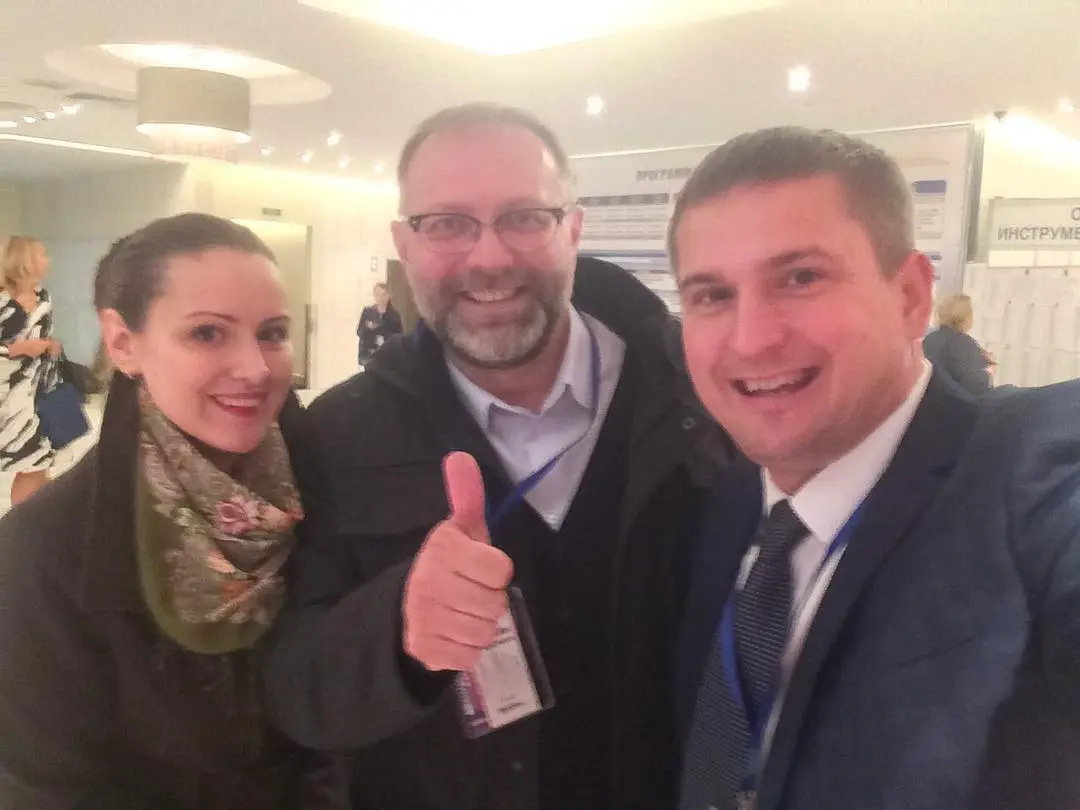 Конгрессу 20 лет, а этим фото 10, в 2016 году, я выступал на конгрессе и представил книгу #библияриэлторов
Конечно же, фото с Владимир Николаев, Александр Санкин, Ксения Турусина | Сетка — социальная сеть от hh.ru