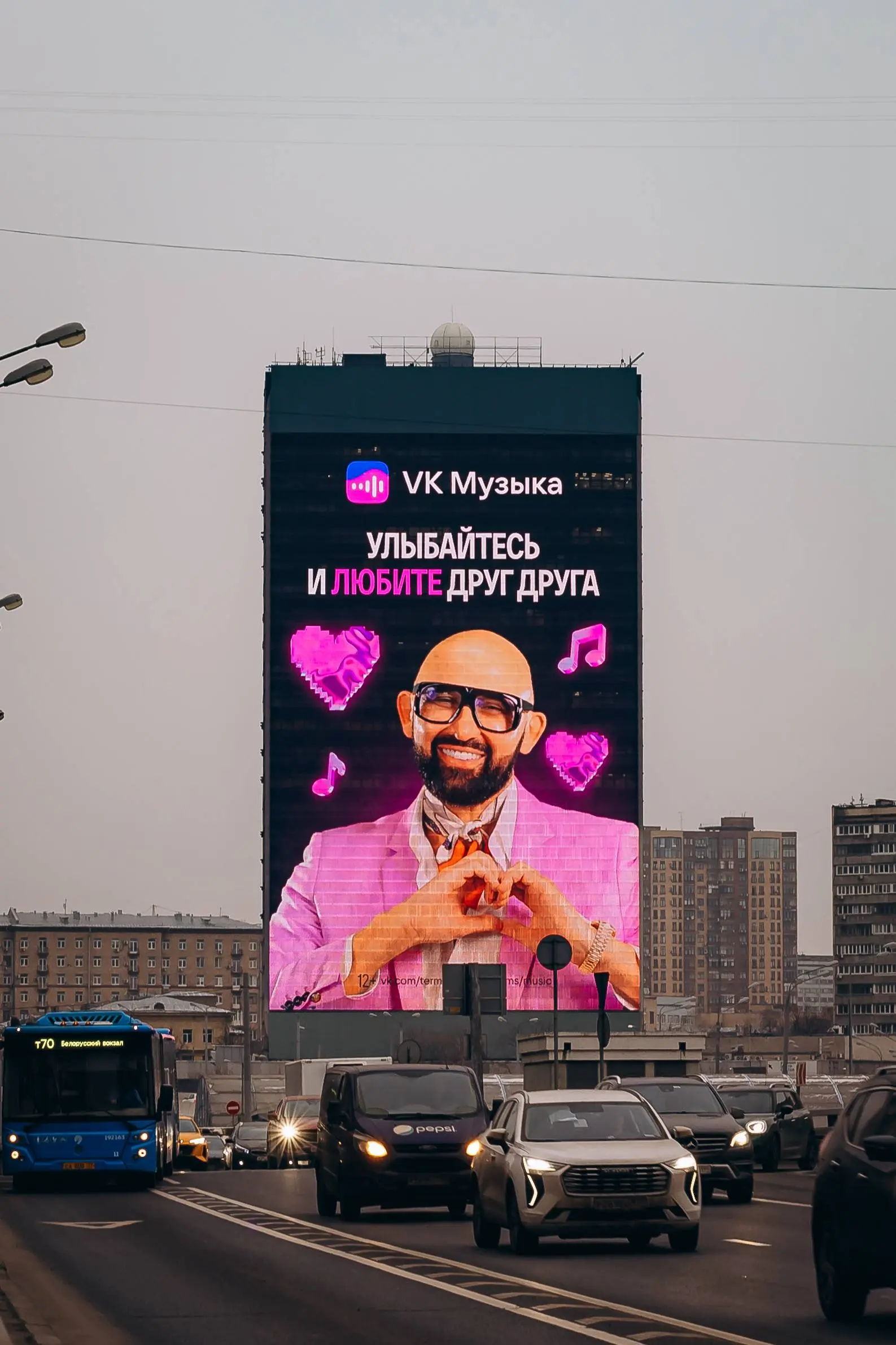 🔥 Если не придумали, как скреативить на 14 февраля — тут кейсы брендов
В голове нет идей для классного креатива — это нормально | Сетка — социальная сеть от hh.ru