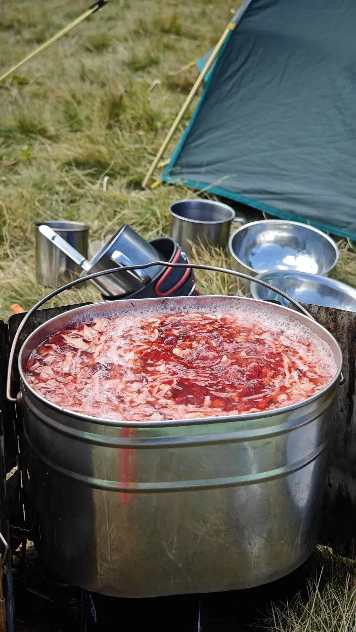Друзья, привет!
Теперь вкратце о сушке мяса и овощей: как сушу, зачем сушу, сколько сушу, как использую.
1 | Сетка — социальная сеть от hh.ru