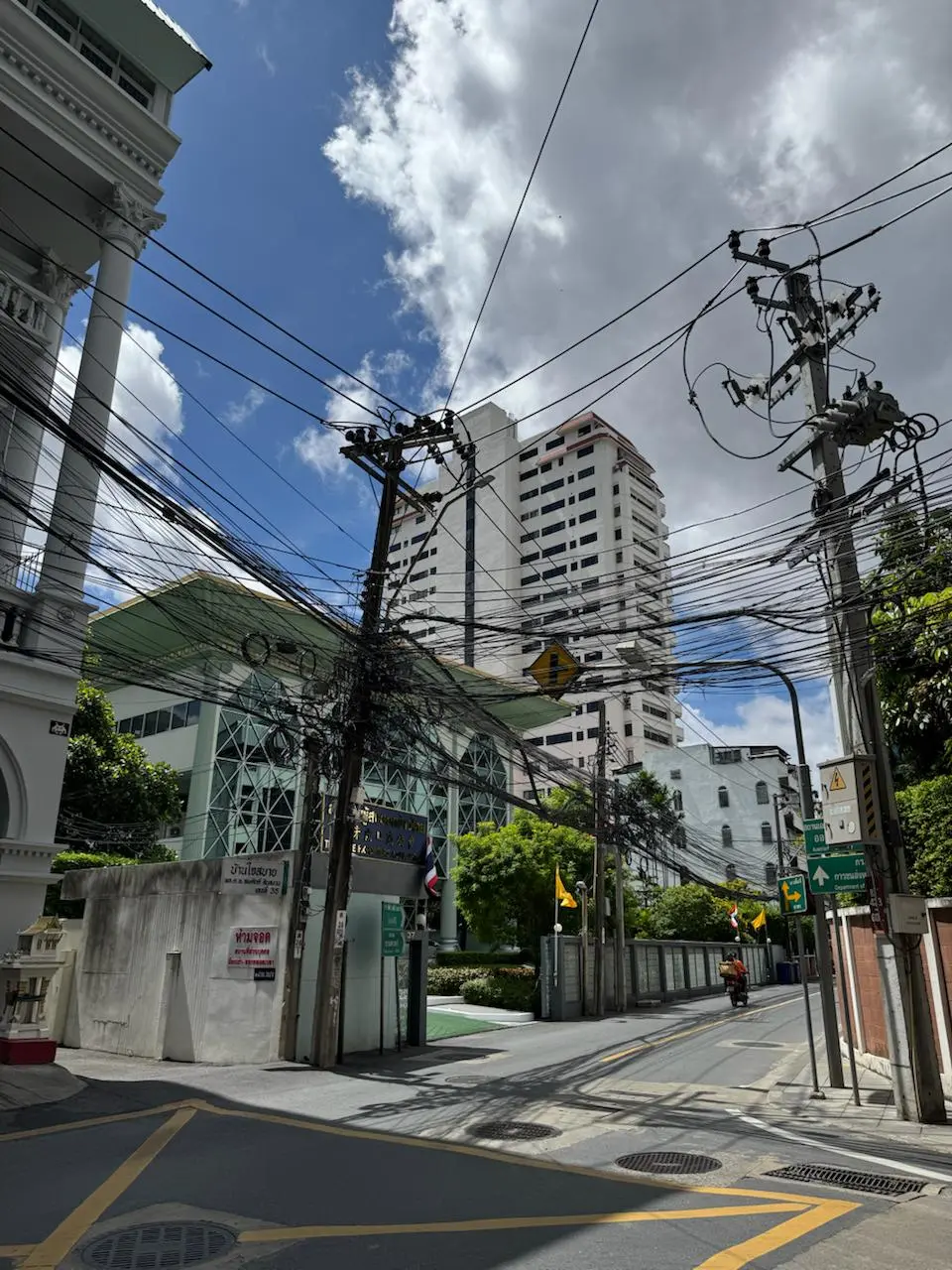Бангкок, Таиланд 🇹🇭
Это был мой первый визит в Таиланд, но я был наслышан от многих про место силы, место шоппинга, место тусовок и тд | Сетка — социальная сеть от hh.ru