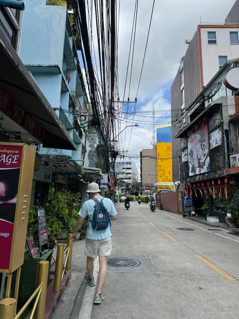 Бангкок, Таиланд 🇹🇭
Это был мой первый визит в Таиланд, но я был наслышан от многих про место силы, место шоппинга, место тусовок и тд | Сетка — социальная сеть от hh.ru