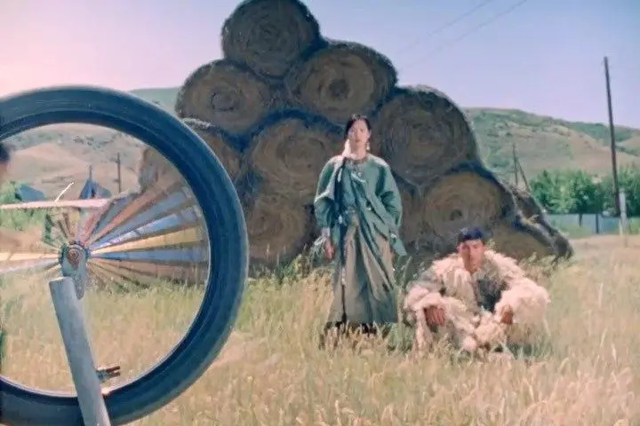 наткнулась на абсолютно восхитительную работу "Рабочего названия" - FADING TALES // Nomadic Fashion Film
этот фильм не коммерческая реклама коллекции, а художественное высказывание, он пытается расшиф... | Сетка — социальная сеть от hh.ru