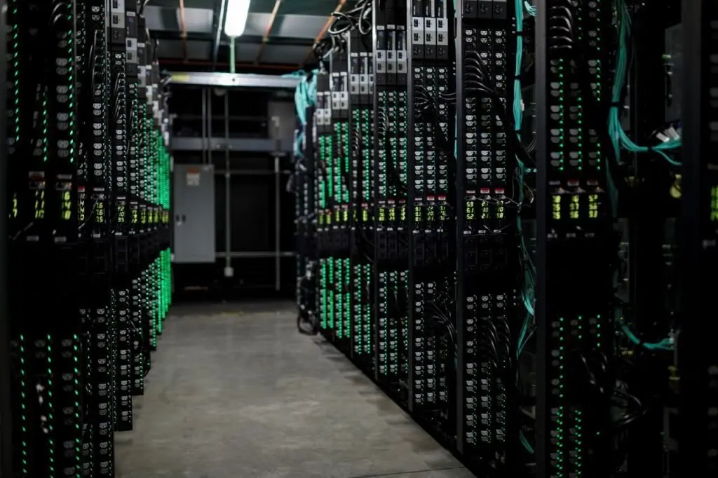 🔍 Microsoft научился находить бэкдоры в LLM
Команда Microsoft представила метод обнаружения скрытых бэкдоров в языковых моделях без доступа к их весам | Сетка — социальная сеть от hh.ru