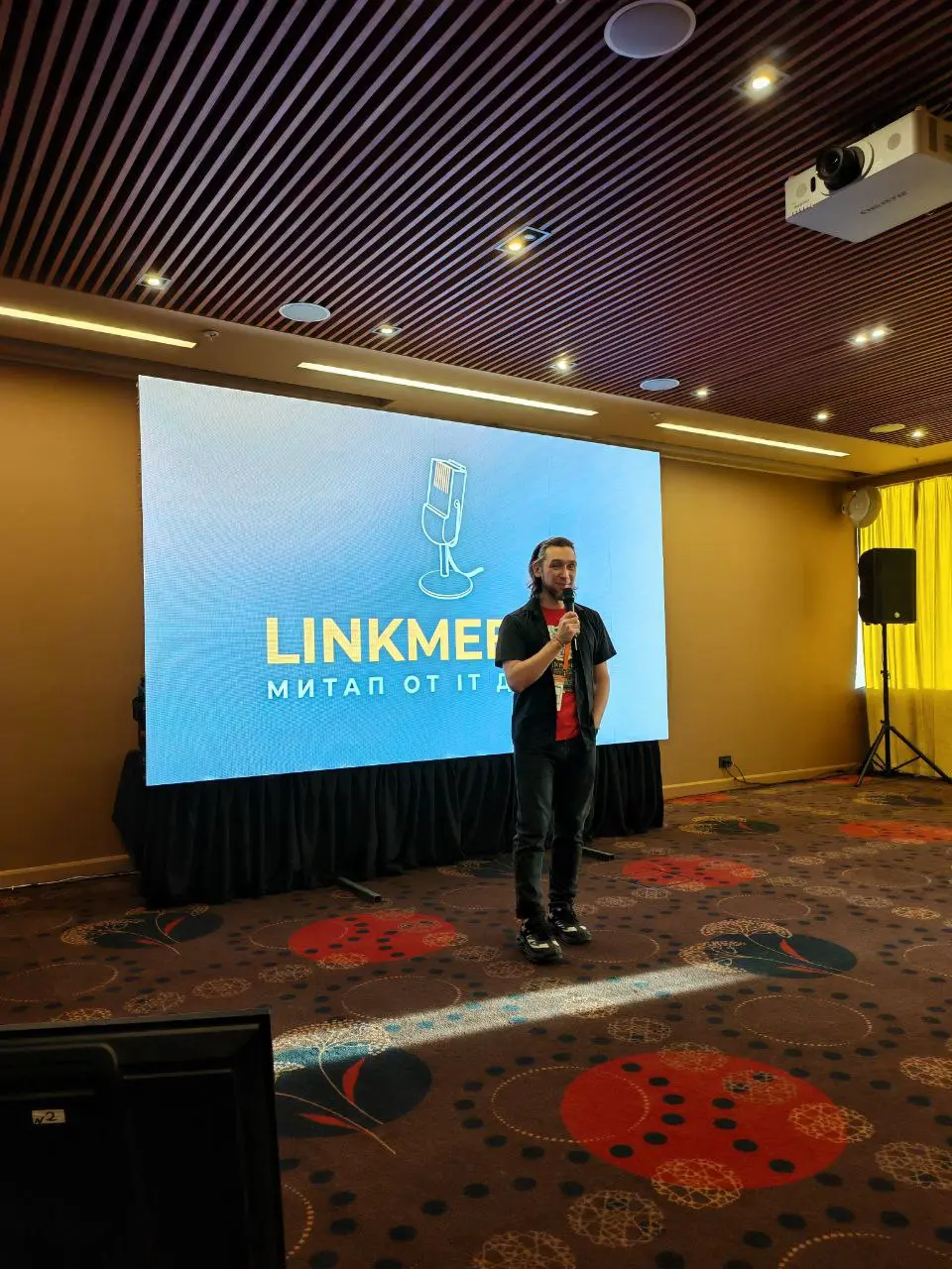 Марат открывает восьмой linkmeetup | Сетка — социальная сеть от hh.ru
