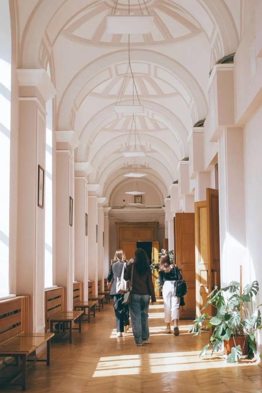 🏛День открытых дверей на факультете журналистики МГУ
8 февраля 14:30
В день открытых дверей вы сможете пройтись по залам, заглянуть в аудитории и просто насладиться архитектурой и атмосферой места
▫️В... | Сетка — социальная сеть от hh.ru