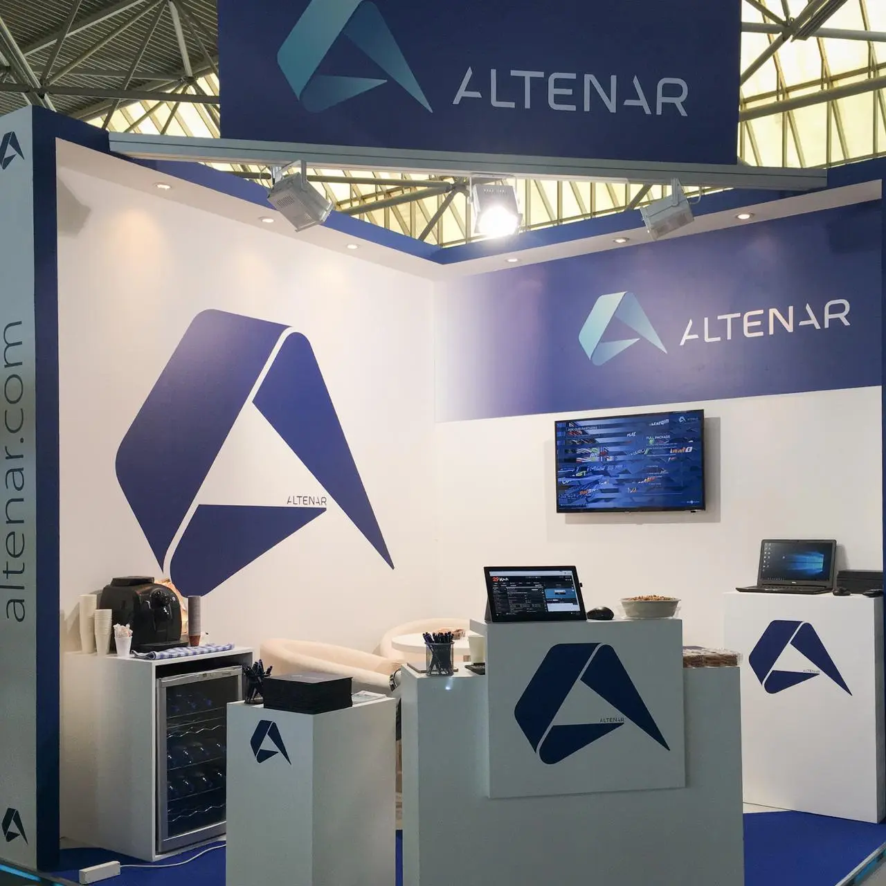 Altenar в 2016
Спросили тех, кто уже тогда был частью команды, какой была компания 10 лет назад.
Олег Красоткин, director of software development
2016 я лично вспоминаю с теплотой | Сетка — социальная сеть от hh.ru