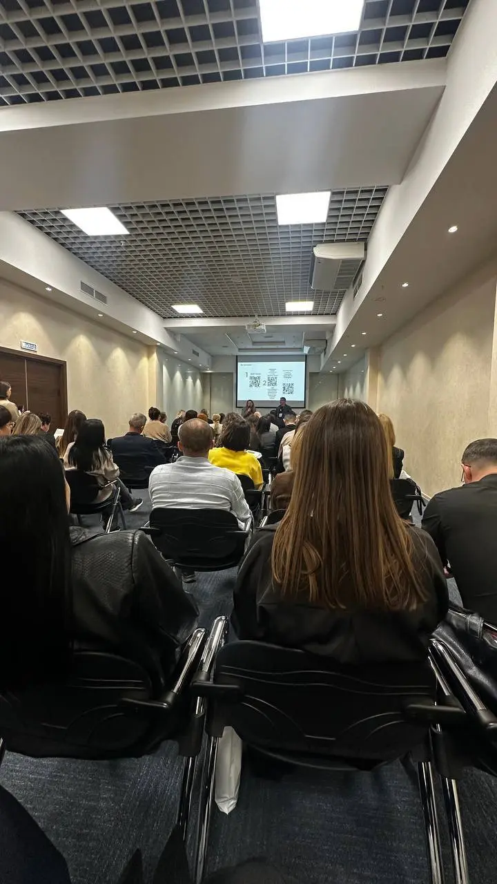 Выступаю сегодня в Омске с темой «Соцсети будущего для агента | Сетка — социальная сеть от hh.ru