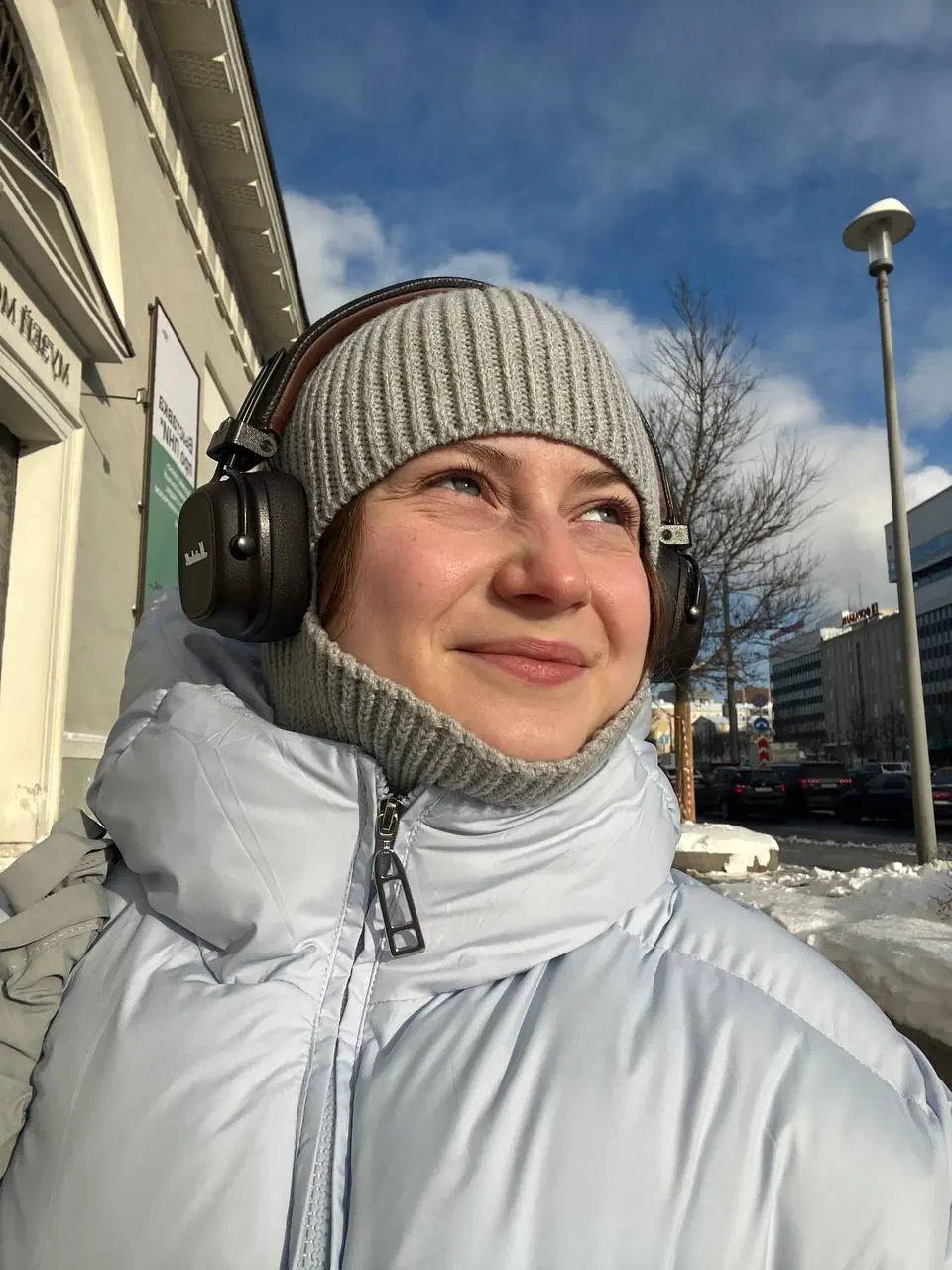 продолжаю лечить колено
сегодня дошла до первого (в жизни!) занятия физиотерапией
побили мое колено током, в целом даже понравилось
в телефоне сидеть нельзя, поэтому 15 минут читала книжку (как дочита... | Сетка — социальная сеть от hh.ru