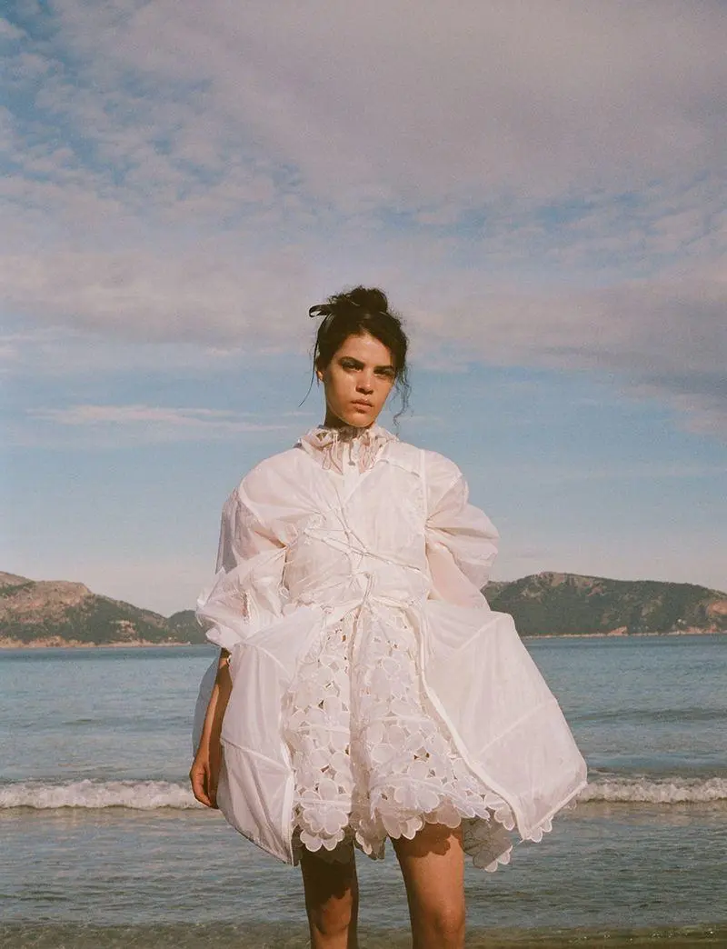 On Cloud Nine
Photographer - Agata Pospieszynska
Сast - Alice Stordiau
Fashion Editor/Stylist - Thea Lewis-Yates
Manifesto Magazine January 2026 | Сетка — социальная сеть от hh.ru