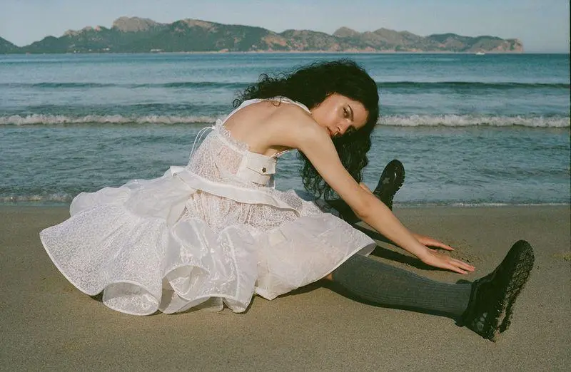 On Cloud Nine
Photographer - Agata Pospieszynska
Сast - Alice Stordiau
Fashion Editor/Stylist - Thea Lewis-Yates
Manifesto Magazine January 2026 | Сетка — социальная сеть от hh.ru