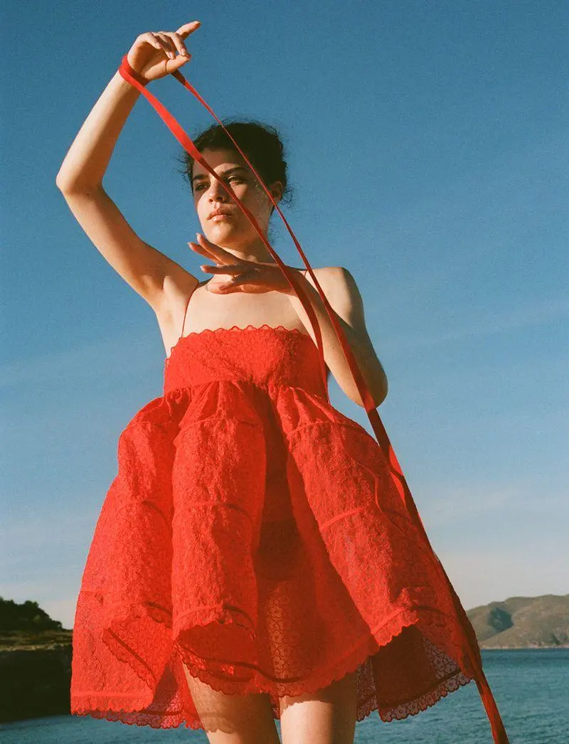 On Cloud Nine
Photographer - Agata Pospieszynska
Сast - Alice Stordiau
Fashion Editor/Stylist - Thea Lewis-Yates
Manifesto Magazine January 2026 | Сетка — социальная сеть от hh.ru