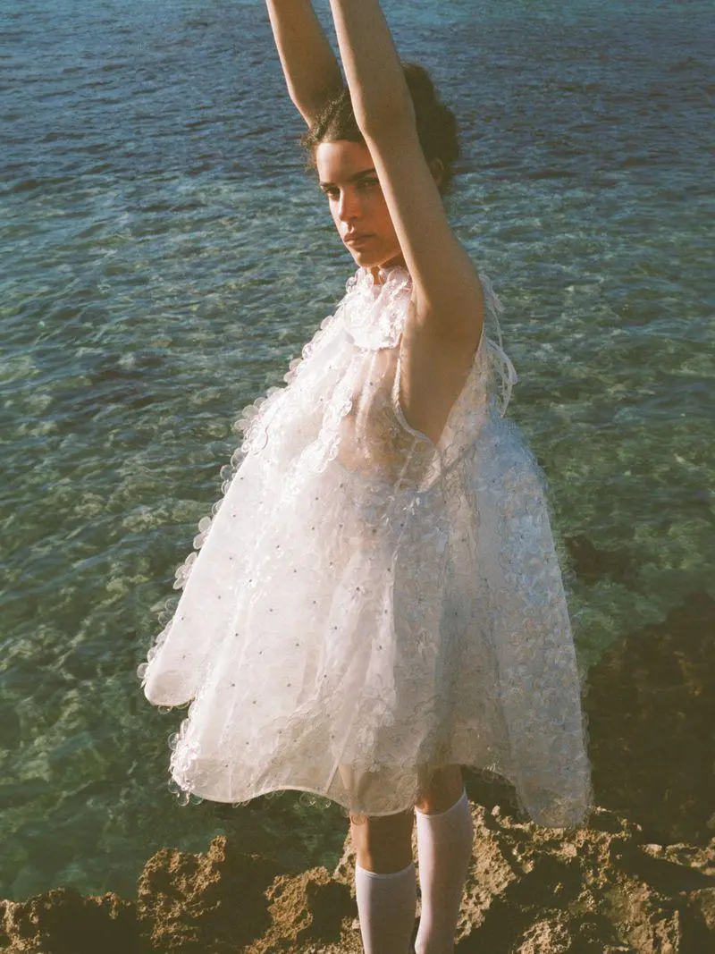 On Cloud Nine
Photographer - Agata Pospieszynska
Сast - Alice Stordiau
Fashion Editor/Stylist - Thea Lewis-Yates
Manifesto Magazine January 2026 | Сетка — социальная сеть от hh.ru
