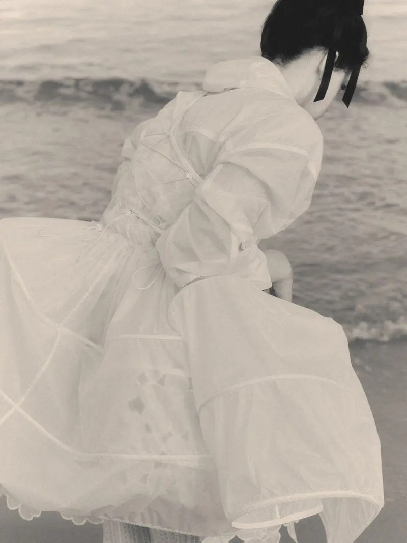 On Cloud Nine
Photographer - Agata Pospieszynska
Сast - Alice Stordiau
Fashion Editor/Stylist - Thea Lewis-Yates
Manifesto Magazine January 2026 | Сетка — социальная сеть от hh.ru
