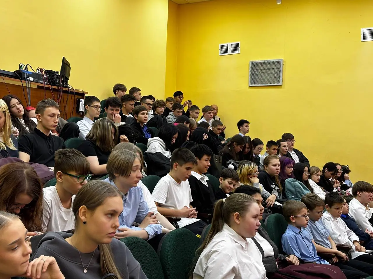 ⚡️В «Действуй» зажигаются идеи и появляются будущие предприниматели
Сегодня в МАОУ СОШ №6 г | Сетка — социальная сеть от hh.ru