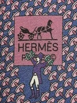 Галстуки Hermès, например
#дизайнобл
Сегодня пятница, а, значит, наступает день дизайна на волнах кртбл /брендинг медиа/
Первые галстуки Hermès появились в 1949 году, а массово вошли в моду в 1950-е | Сетка — социальная сеть от hh.ru