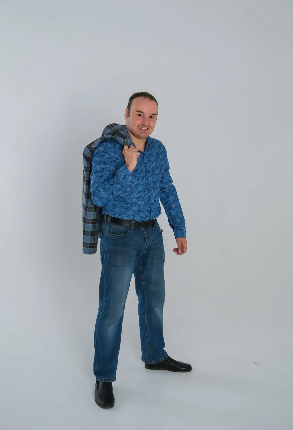 Одно из моих направлений, это консультирование людей по их кредитным обязательствам, и вот он очередной кейс работы, моего коллеги и руководителя, Артема
Лада, 34 года | Сетка — социальная сеть от hh.ru