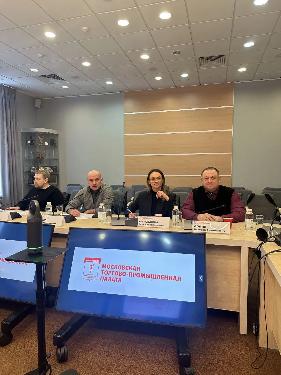 Вчера прошла отличная встреча в Торгово-промышленной палате Москвы! 🎉
В формате круглого стола, организованного Стасом Новиковым, основателем клуба "Люди бизнеса", мы обсудили множество важных вопросо... | Сетка — социальная сеть от hh.ru