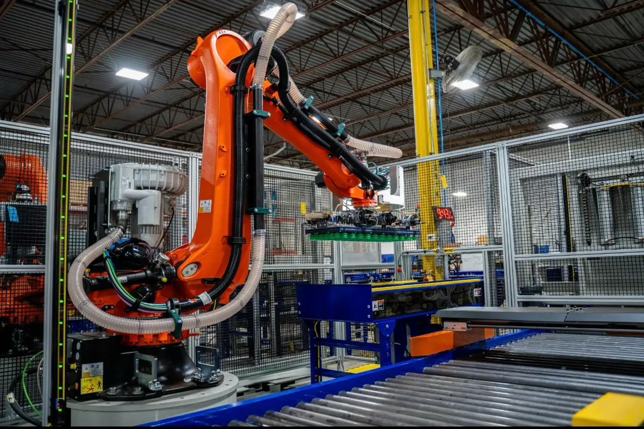 🏢 ООО «ЕМС Групп» — официальный партнер KUKA в России
Повышаем ритм и стабильность производства до максимума! 🤖
🟧 Умная паллетизация для улучшения ритма на конце линии
Ключевой этап — укладка продукци... | Сетка — социальная сеть от hh.ru