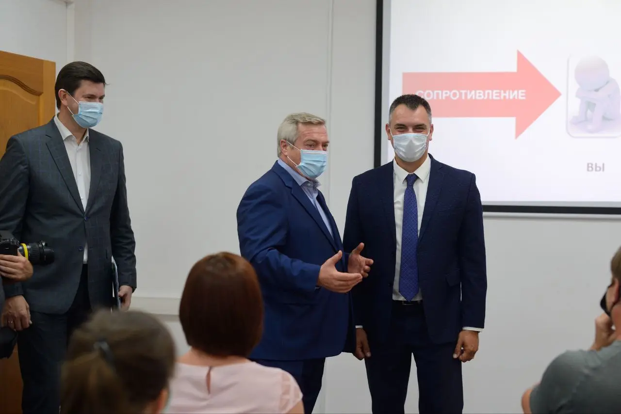 Самый короткий и эффективный урок по маркетингу для психолога:
ЛИЧНЫЙ БРЕНД И ЛИЧНЫЙ БРЕД ОТЛИЧАЕТСЯ ТОЛЬКО БУКВОЙ "Н".
Кстати на фото Губернатор Василий Голубев. 2020 год. | Сетка — социальная сеть от hh.ru