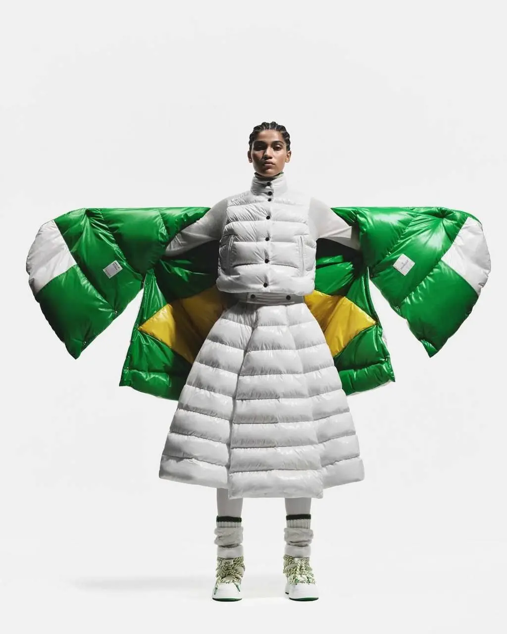 По-бразильской системе
#дизайнобл
Moncler представил олимпискую форму сборной Бразилии к зимним Играм Милано‑Кортина 2026.
😊 Кртбл —познавательно о брендинге | Сетка — социальная сеть от hh.ru
