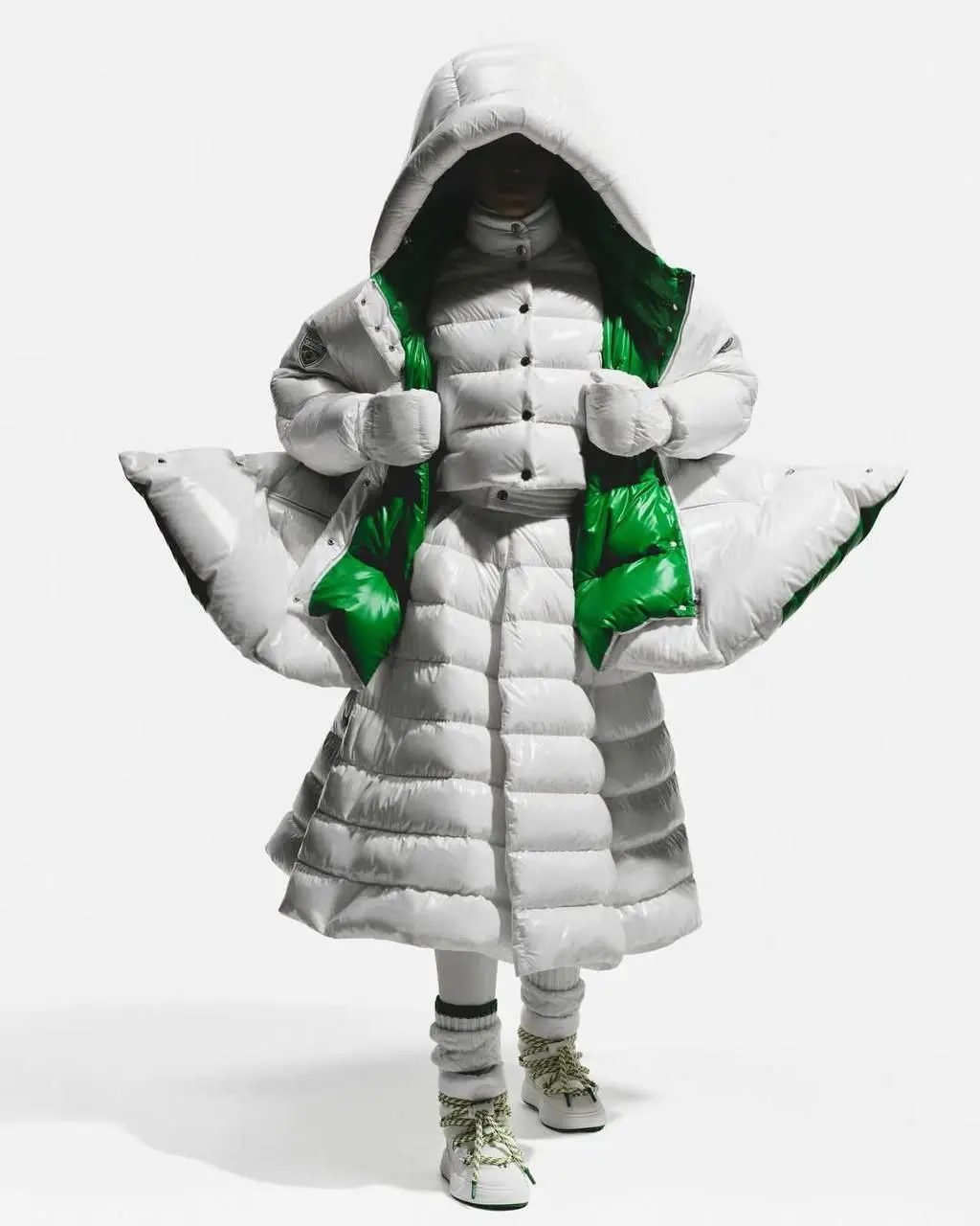 По-бразильской системе
#дизайнобл
Moncler представил олимпискую форму сборной Бразилии к зимним Играм Милано‑Кортина 2026.
😊 Кртбл —познавательно о брендинге | Сетка — социальная сеть от hh.ru