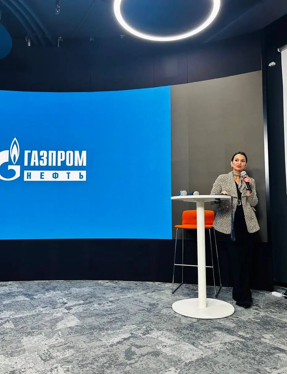 Как автор блога про карьеру, я стремлюсь делиться с вами примером личностного роста.
Сегодня было очередное мое публичное выступление | Сетка — социальная сеть от hh.ru