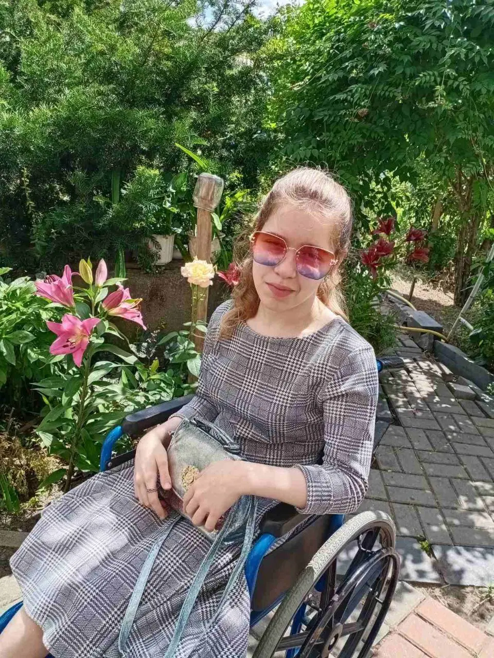 Дорогие друзья! 🌟
Знакомьтесь с моей внучкой Маргаритой — девочкой с ДЦП с детства, которая не позволила обстоятельствам сломить её мечты | Сетка — социальная сеть от hh.ru