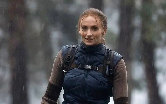 Фото со съёмок сериала по Tomb Raider с Софи Тёрнер в образе Лары Крофт. | Сетка — социальная сеть от hh.ru