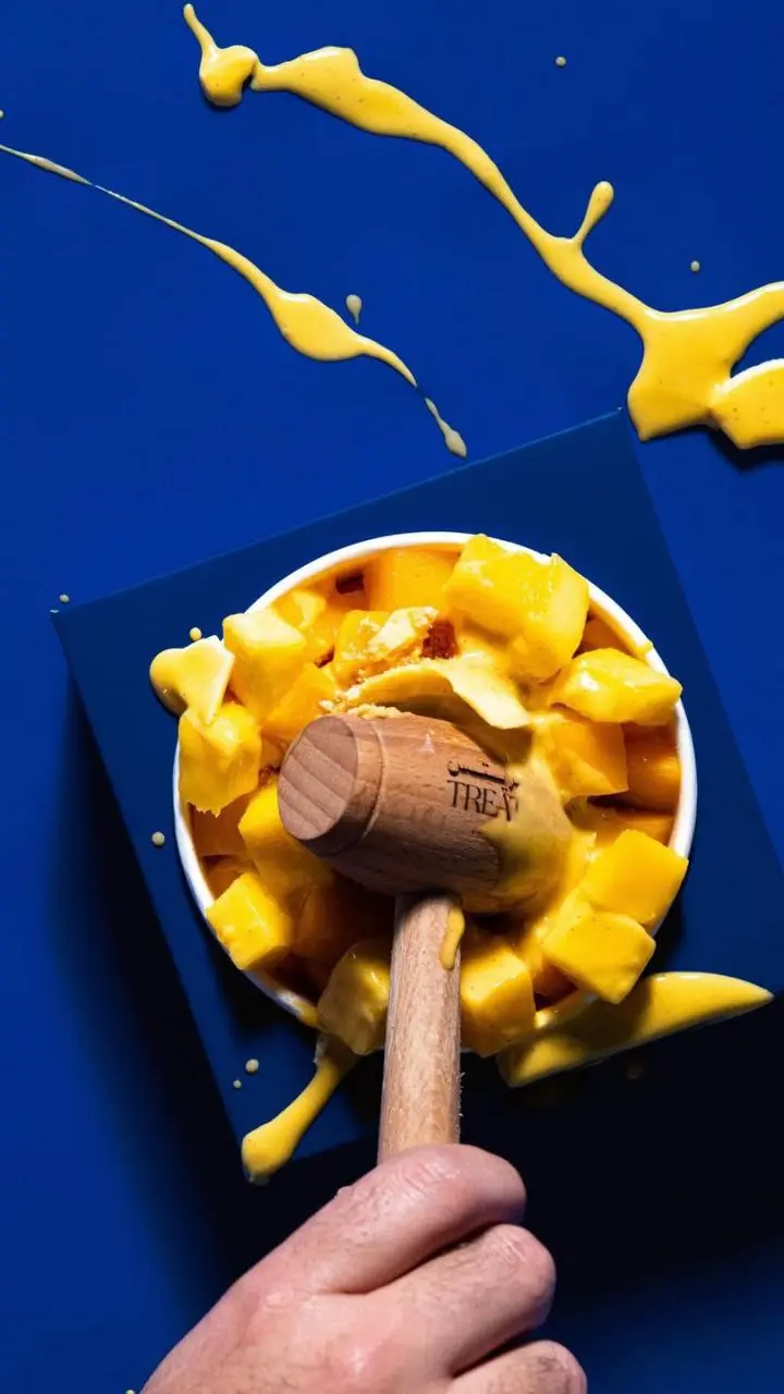 Сторителлинг, а не просто товар
Развивать коммуникацию вокруг монопродукта всегда особенно сложно, но Treats выстроили целый сценарий в рамках участия в Global Village, хотя в их ассортименте всего од... | Сетка — социальная сеть от hh.ru