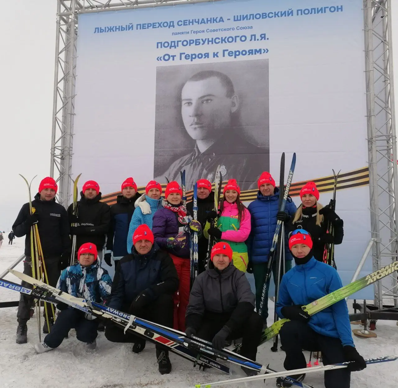 🥉 Мы на пьедестале:  команда «Сибирского Гурмана» — призёры лыжного перехода!
Только что завершился региональный лыжный переход «От Героя к Героям», и наши коллеги не просто приняли в нем участие — он... | Сетка — социальная сеть от hh.ru