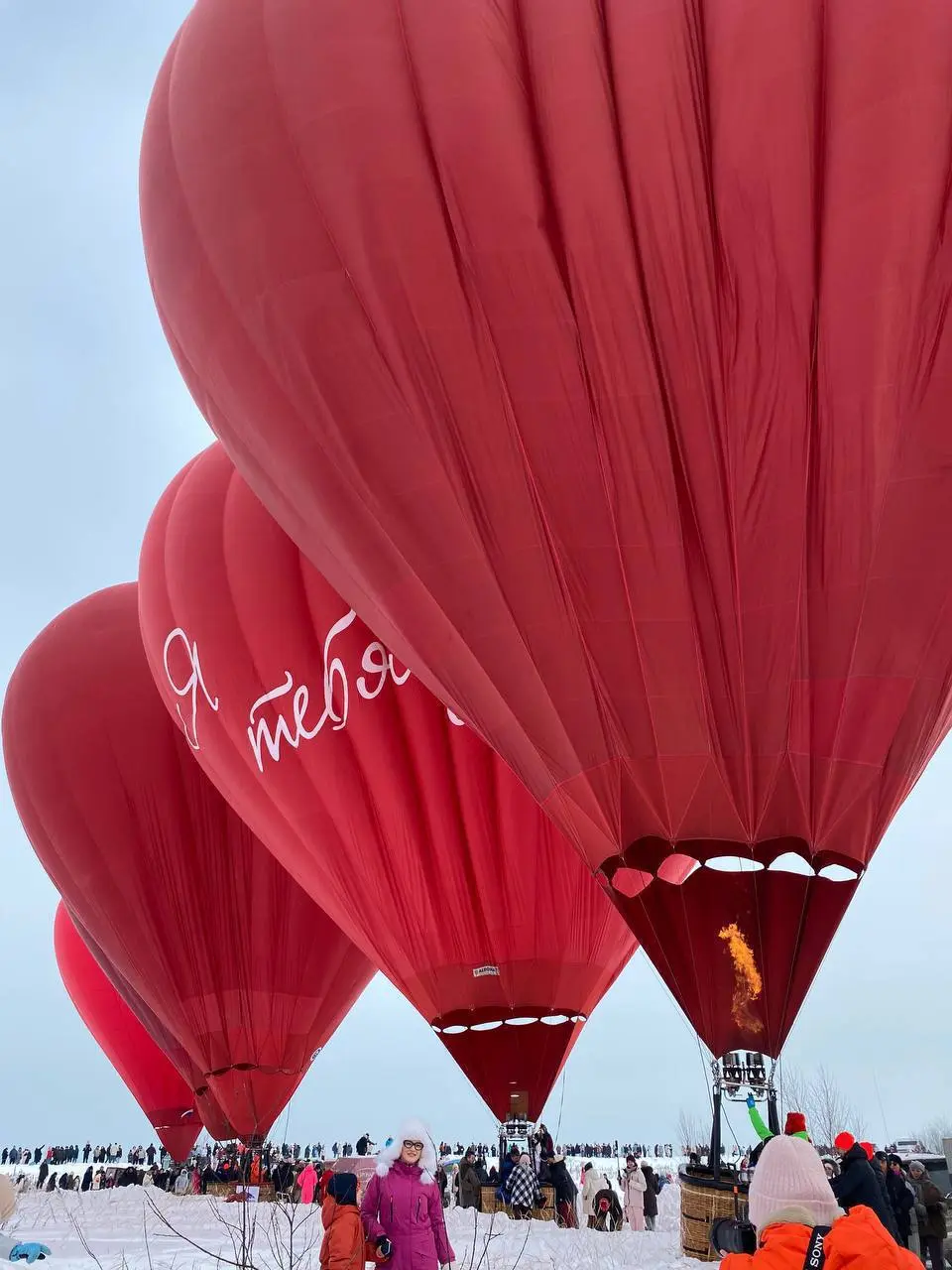 ♥️Гигантские аэростаты в форме красных сердец сегодня поднялись в небо над Дмитровом
Фестиваль воздушных сердец проводят каждый год накануне Дня всех влюбленных
❤️ — очень красиво
📲Подпишитесь на Вдви... | Сетка — социальная сеть от hh.ru