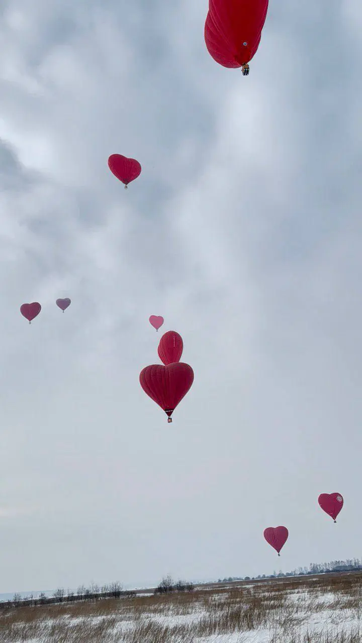 ♥️Гигантские аэростаты в форме красных сердец сегодня поднялись в небо над Дмитровом
Фестиваль воздушных сердец проводят каждый год накануне Дня всех влюбленных
❤️ — очень красиво
📲Подпишитесь на Вдви... | Сетка — социальная сеть от hh.ru