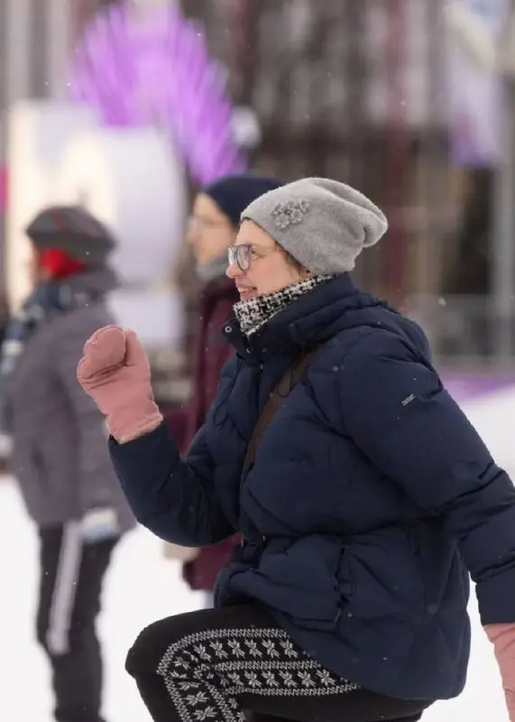 ⛸️Утренние зарядки на катке ВДНХ
10 февраля 12:00–13:00
12 февраля 12:00–13:00
Под руководством тренера участники выполнят специальные упражнения, которые помогут зарядиться энергией на весь день | Сетка — социальная сеть от hh.ru