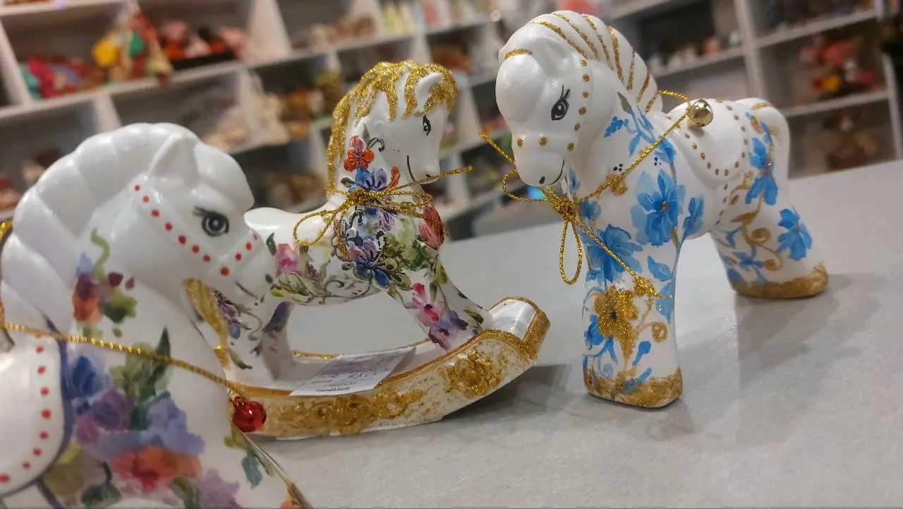 #артлавкачудеса #магазинручнойработы #фарфор #дляколлекции #гипс #подарки #конь #дети #ручнаяработа #чудеса | Сетка — социальная сеть от hh.ru