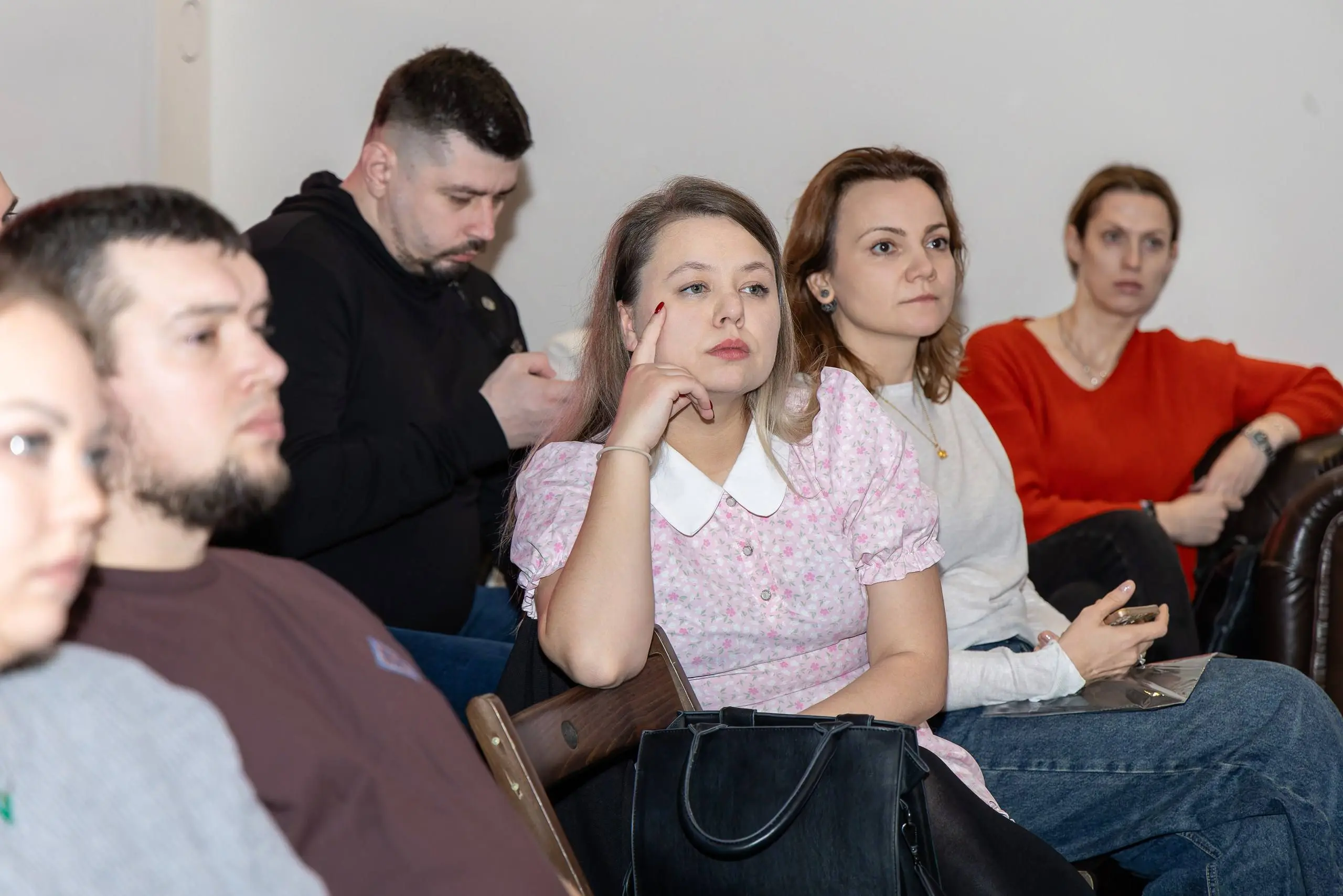 Я и моя серьезность на мероприятиях
Закулисное прозвище «Вайбик» (оказываетсЯ)
Вот так круто было на презентации «PKMarketing» от его авторов Вячеслава Кочегарова и Павела Преснякова
Хотите посещать м... | Сетка — социальная сеть от hh.ru