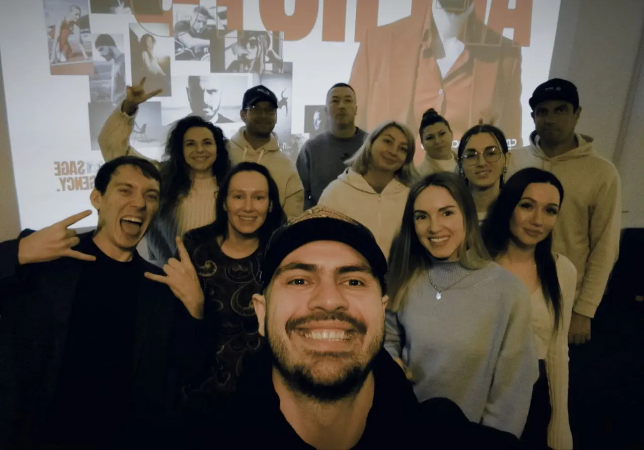 Всем спасибо за искренний интерес и вопросы! Вы крутая аудитория. Кажется, что все смогли чему-то научиться и чуть-чуть повеселиться)
Крутой старт. Все в чате. Материалы отправлю завтра | Сетка — социальная сеть от hh.ru