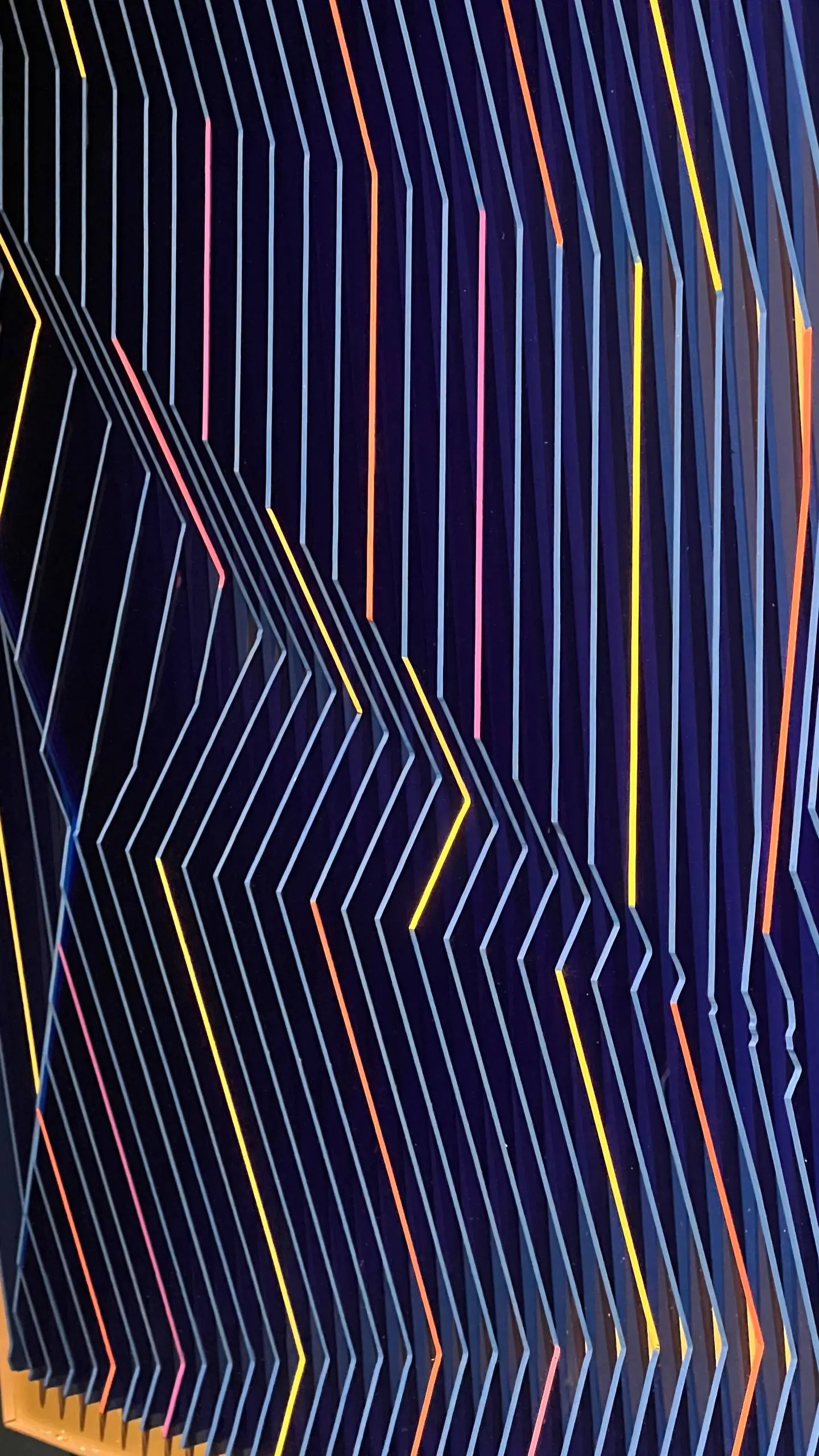 🟣 Кинетическое искусство Хосе Маргулиса ⬜️
🔲 Композиции обретают вторую жизнь, если зритель перемещается вокруг них | Сетка — социальная сеть от hh.ru