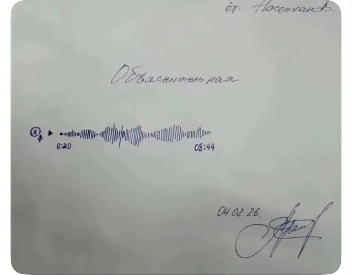 Сегодня в одном из каналов увидела это. Отличное фото, не Прада ли? Оно — практически документ эпохи.
Итак, разберемся | Сетка — социальная сеть от hh.ru