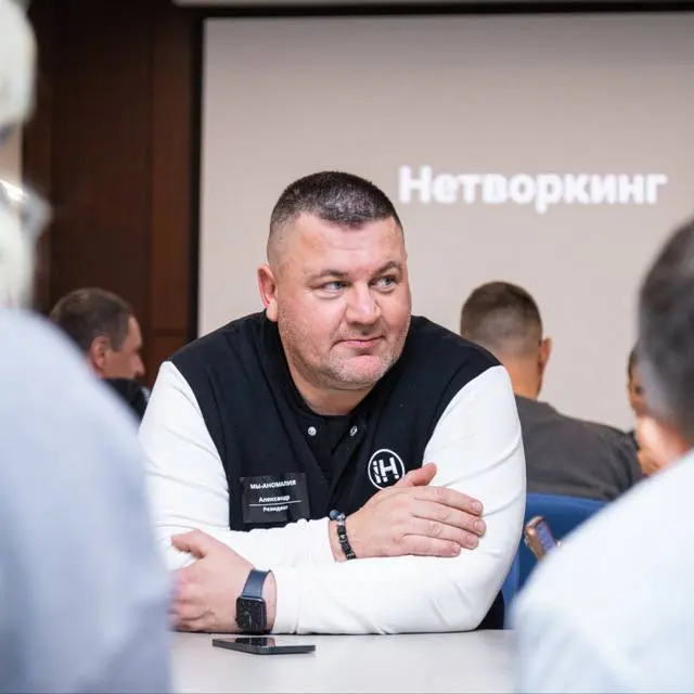 Когда всё держится на одном человеке
Клиент: Перевершин Александр, предприниматель
Компания: Интерьер House производство премиум-интерьеров под заказ | Сетка — социальная сеть от hh.ru