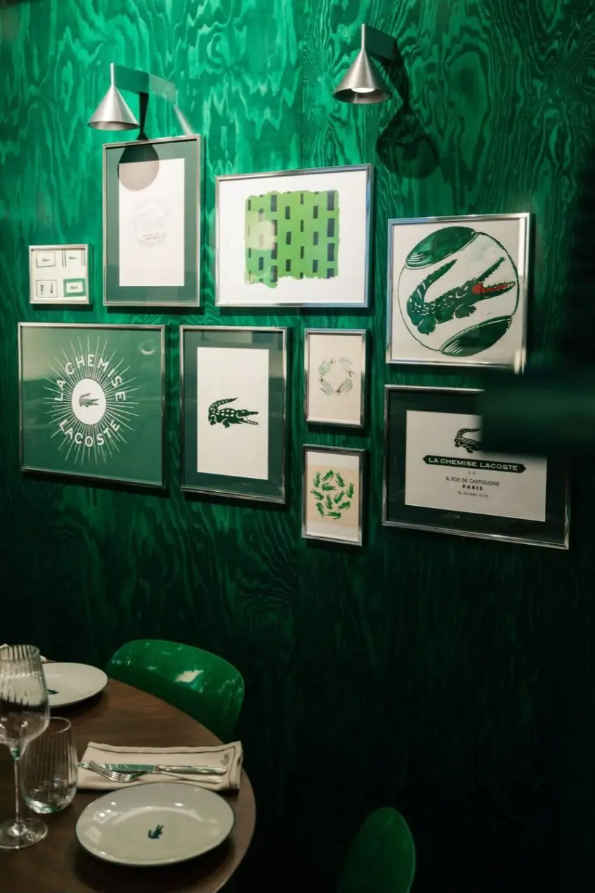 Lacoste Cafe — начинаем неделю с новой интересной локации
Первое кафе было открыто в июле 2025 в Монако с ориентиром на сегмент luxury travel | Сетка — социальная сеть от hh.ru