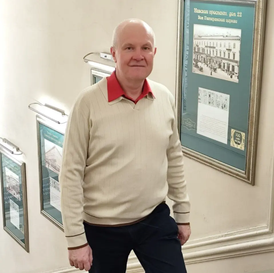 Вместе тяжело, а без него невыносимо.
Ты снова анализируешь себя после его слов | Сетка — социальная сеть от hh.ru