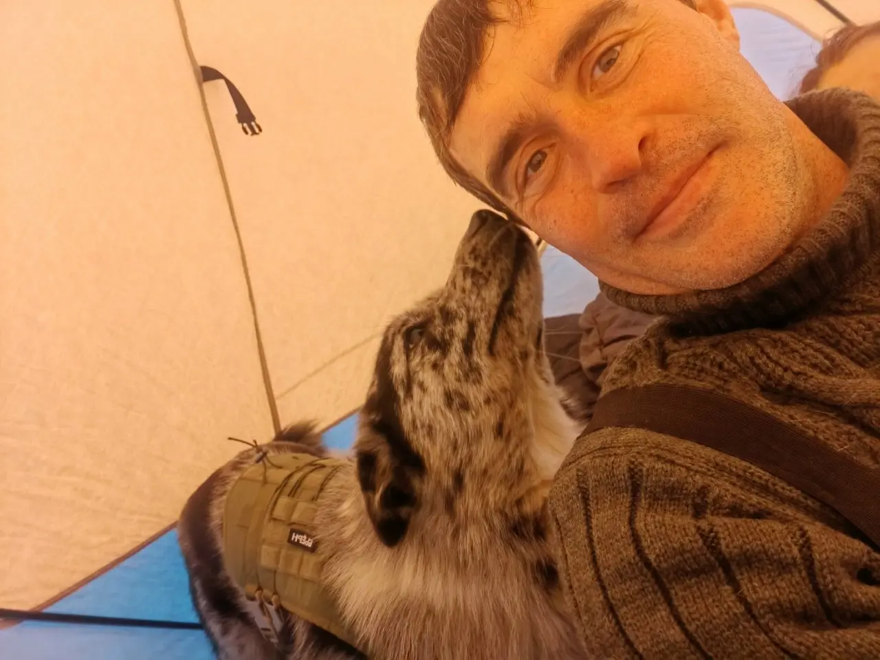 Первый опыт с ночёвкой.
Рыба особа не клевала, немного плотвы было. В камеру видел, ходила около прикормки, да есть не хотела и так у всех, ходили бродили и толком результатов не было | Сетка — социальная сеть от hh.ru