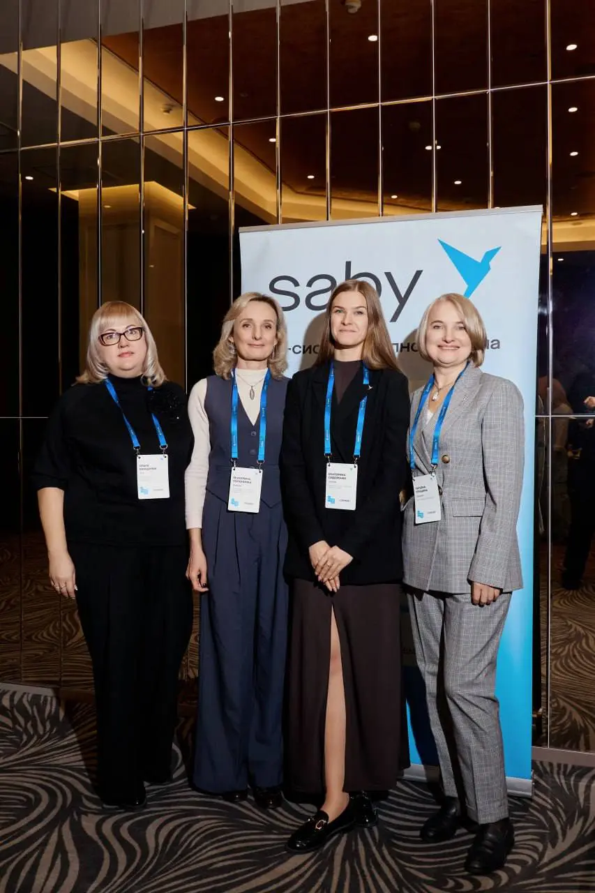 Магия искренности: как превратить выступление клиента в честный манифест.
В программе каждого нашего бизнес-завтрака — как минимум два выступления клиентов | Сетка — социальная сеть от hh.ru