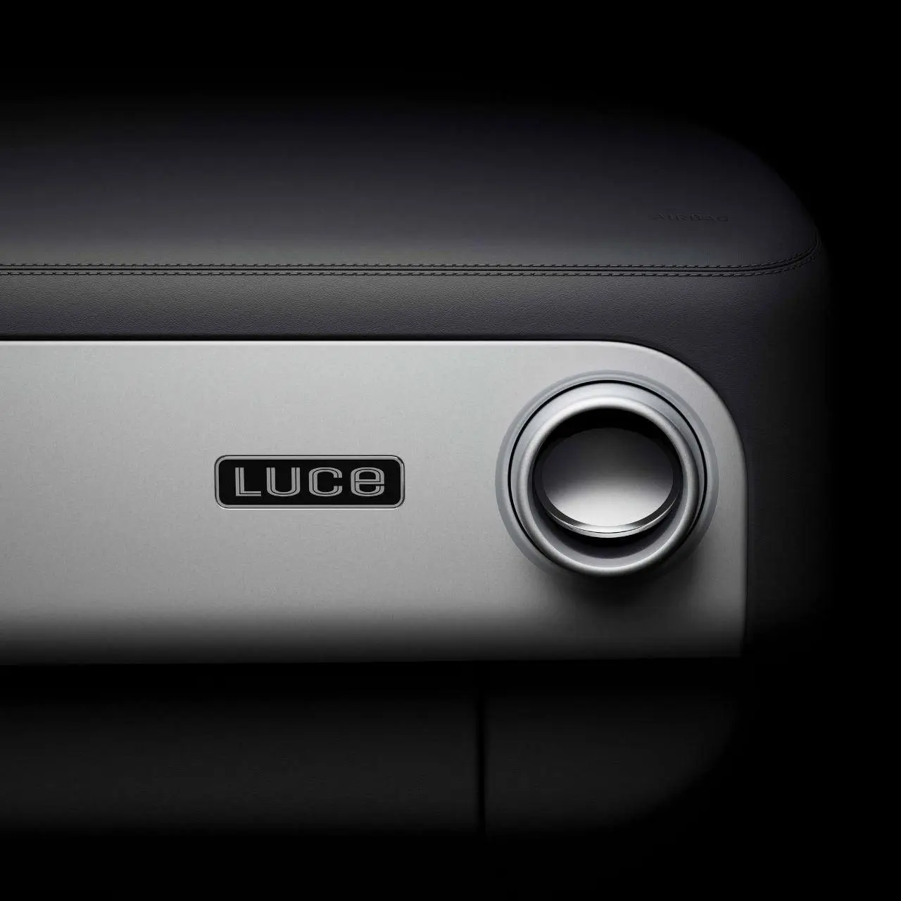 Ferrari Luce
#дизайнобл
Джони Айв (ex Apple) является автором дизайна интерьера новой электрической Ferrari Luce | Сетка — социальная сеть от hh.ru