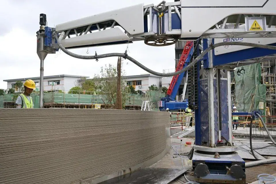 Новости про 3D печать зданий прям кучно пошли
В Сингапуре всего за два дня построен уникальный детский сад с использованием технологии 3D-печати стен
Наружные стены первого этажа выполнены методом тре... | Сетка — социальная сеть от hh.ru