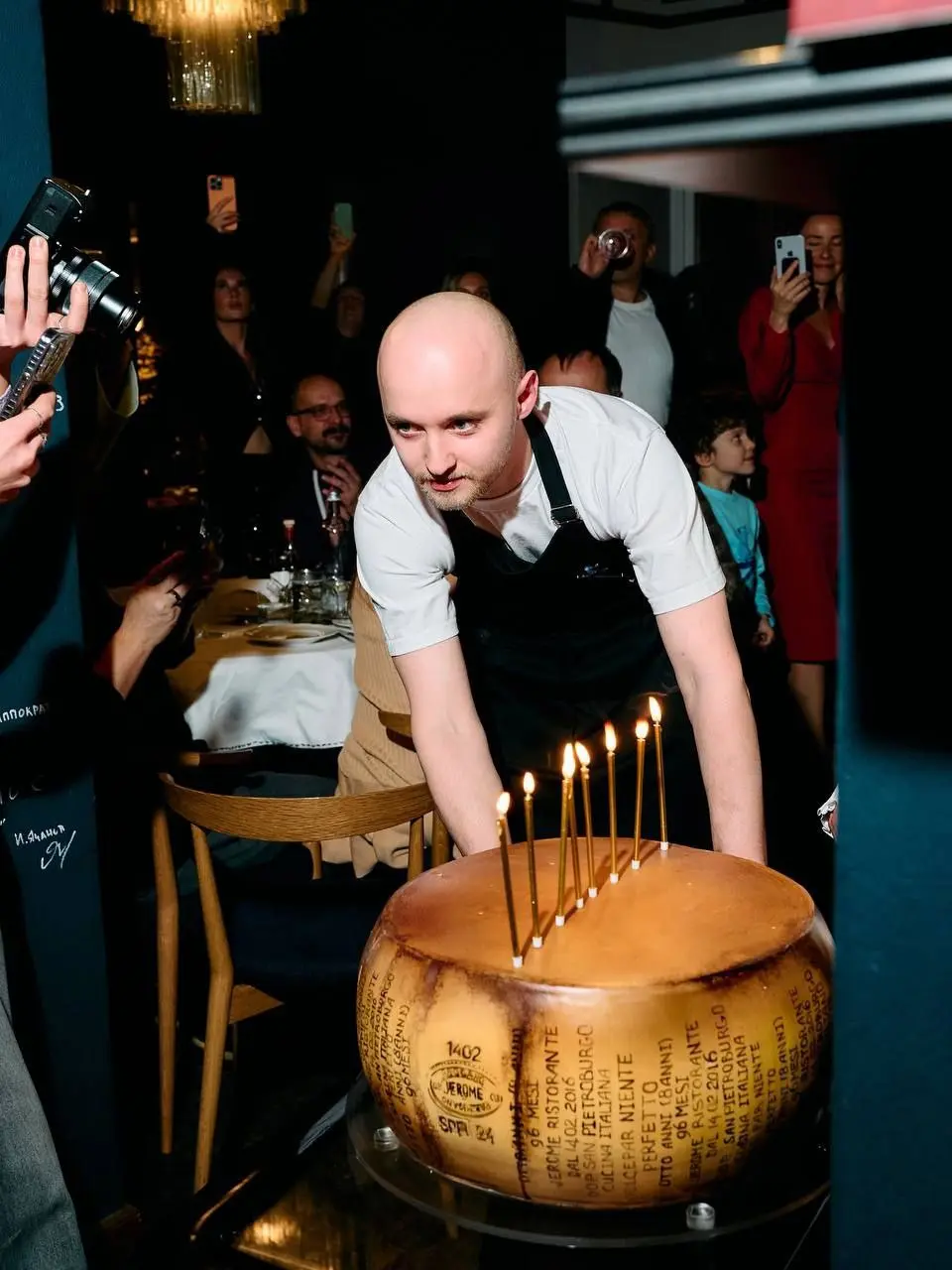 Поднимем бокалы бургундского: Jerome — 10 лет! Круглую дату ресторан традиционно отмечает 14 февраля. Будет спешл-ужин, праздничный торт от шеф-кондитера Натальи Дорошенко и концерт группы Sombreros | Сетка — социальная сеть от hh.ru