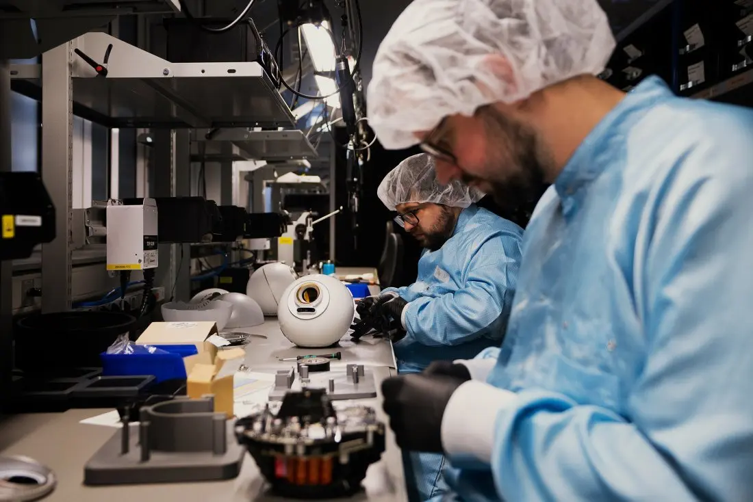 👁️ Orb от Sam Altman не стал массовым
Orb — устройство для подтверждения «человечности» через сканирование радужки — не набрал популярности, несмотря на рост AI-агентов | Сетка — социальная сеть от hh.ru