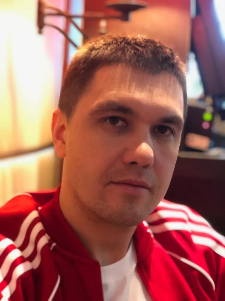 Антон Николаев