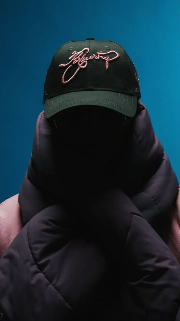 В комментариях разгорелись споры об упаковке для коллекции кепок
Streetwear-бренд BLUEORNG (читается как blue-orange) из Индии запустил новый дроп кепок, в своём узнаваемом стиле: премиальное качество... | Сетка — социальная сеть от hh.ru